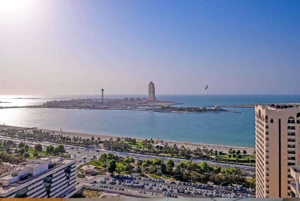 Lovely 3 Bedroom Apartment Beach Front Abu Dabi Exterior foto